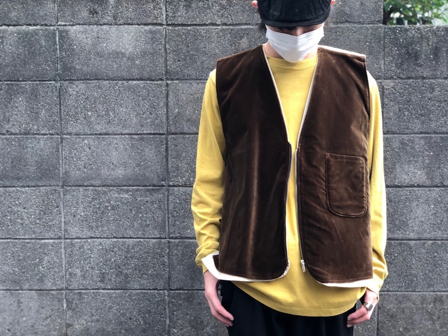 CAMIEL FORTGENS/カミエルフォートヘンス】からベロアベストのご紹介