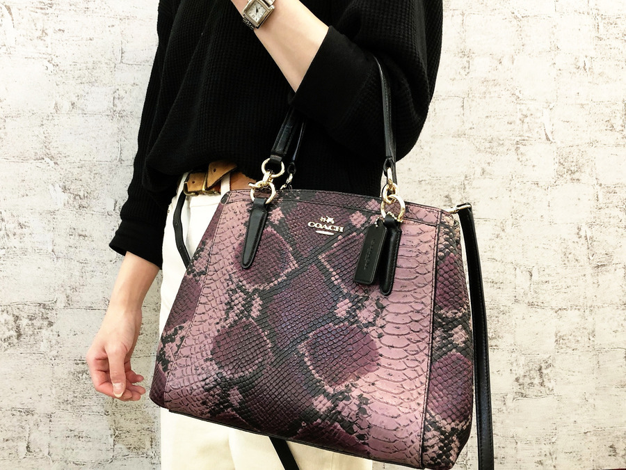 COACH(コーチ) パイソン柄ショルダーバッグのご紹介です！[2019.06.22