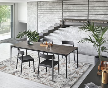 カリガリスフェア【2024年3月30日（土）~4月16日（火）まで