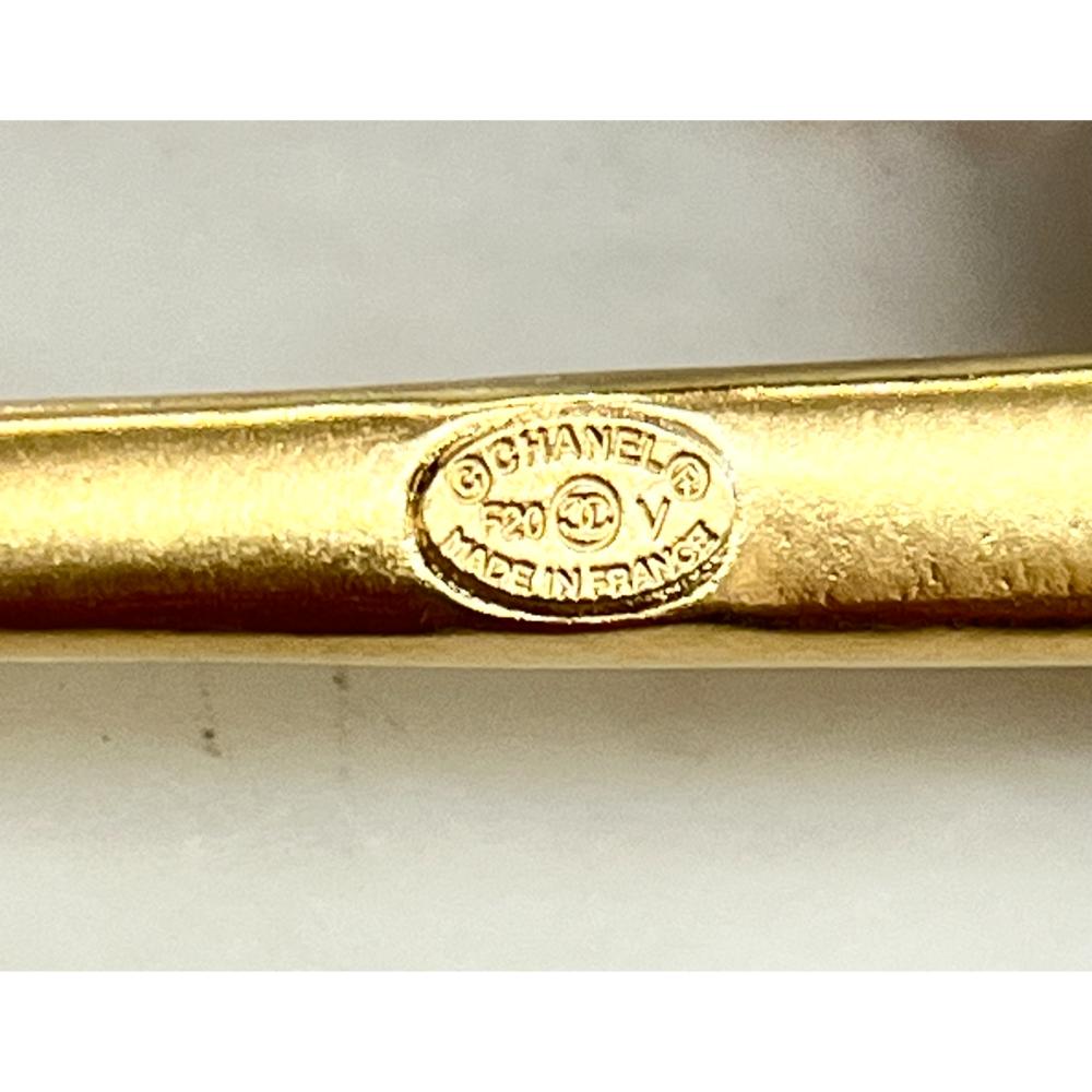 Chanel 2020 Rue Cambon tag & pearl brooch - The Cat's Meow