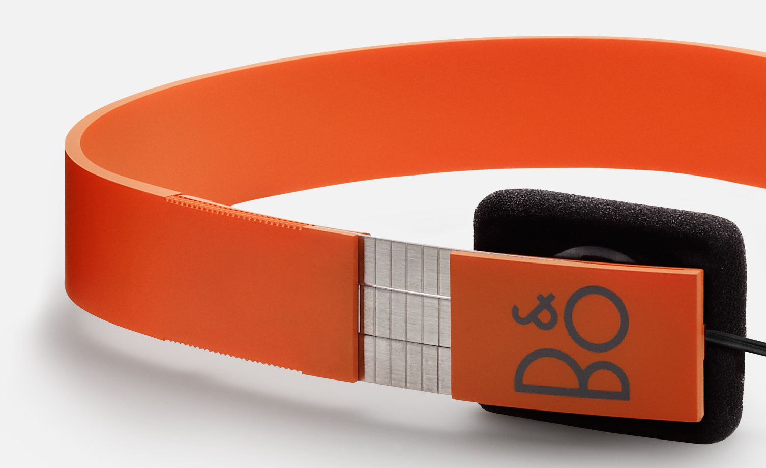 B&O Play 2i - The Art of Design Magazine