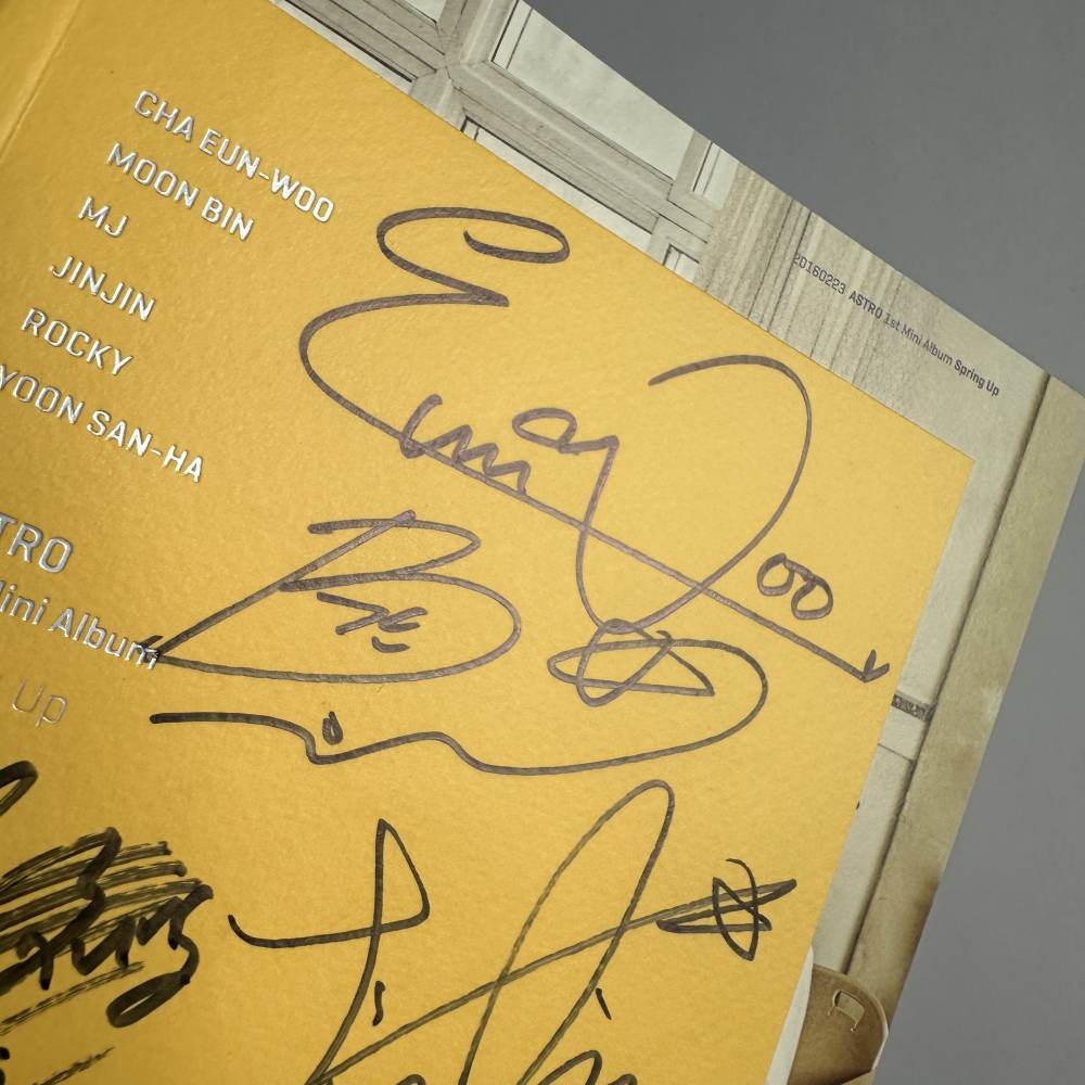 ASTRO SIGNED 1ST MINI ALBUM 'SPRING UP'