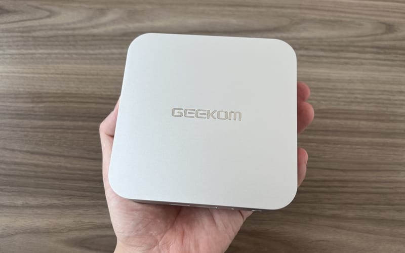 GEEKOM A8』レビュー、Ryzen 9 8945HS搭載、最大4画面同時出力に対応