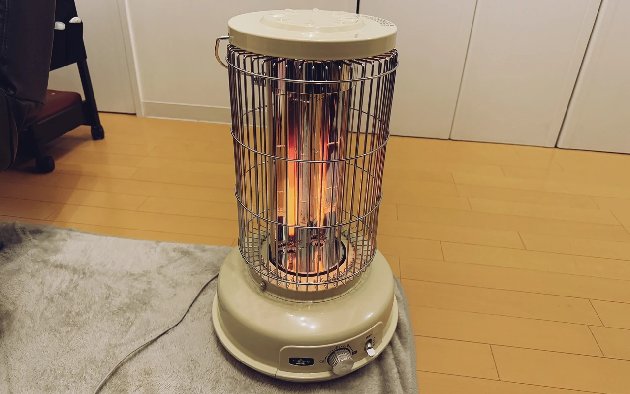 アラジン グラファイトフレームヒーター』レビュー、スイッチを入れて