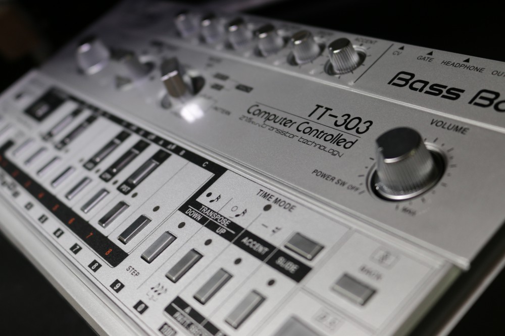 Cyclone Analogic TT-303とRoland AIRA TB-3を比べてみた。 – TinySymphony