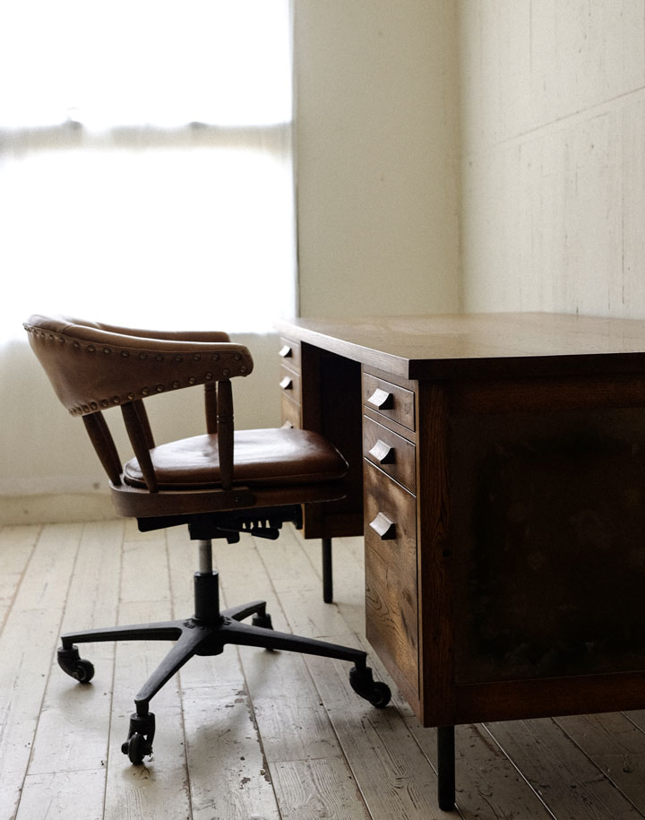 WHISKERS DESK | TRUCK FURNITURE
