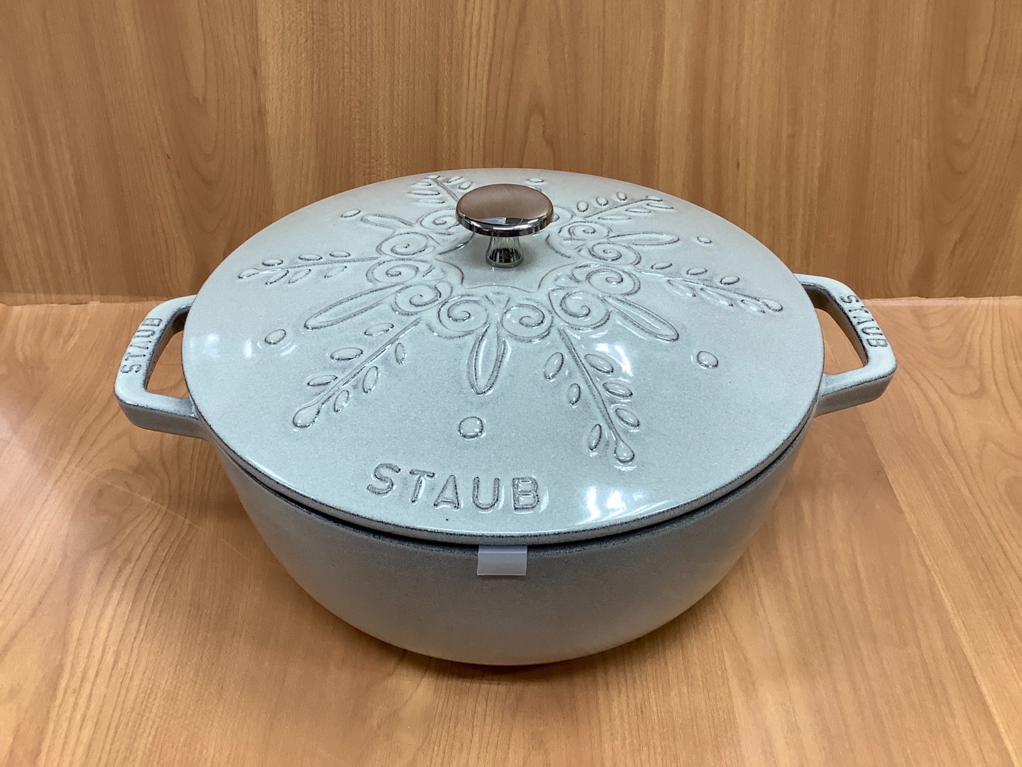 貴重な限定品！！】STAUB（ストウブ) のココット スノーフレークの
