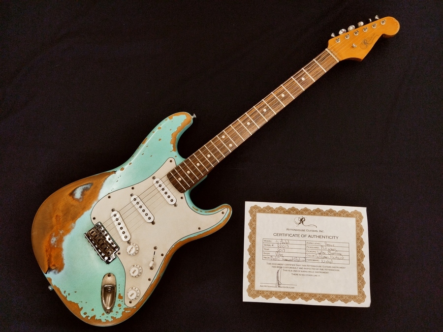 Rittenhouse Guitarsのヘビーエイジド仕様のストラトキャスター2本