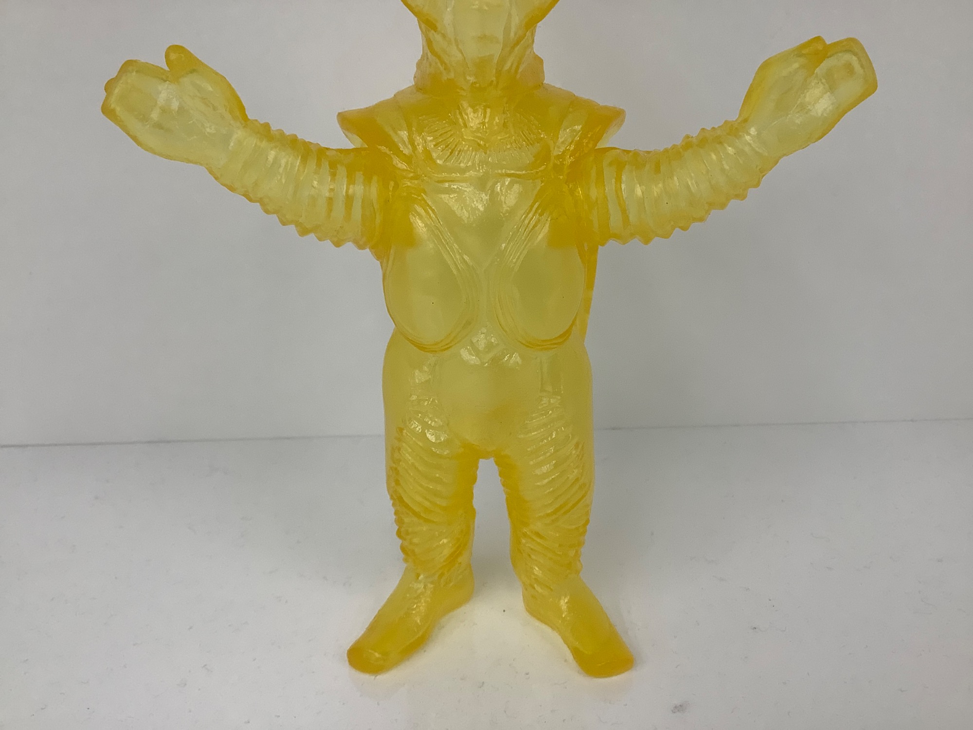 抽選プレゼントカラーのゼットンのソフビ【クリアイエロー 1983年】が