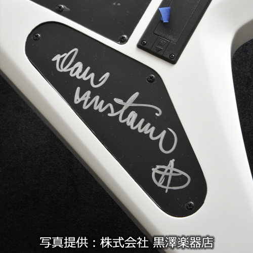 豪華特典決定！デイヴ・ムステイン直筆サイン入りギター間もなく販売