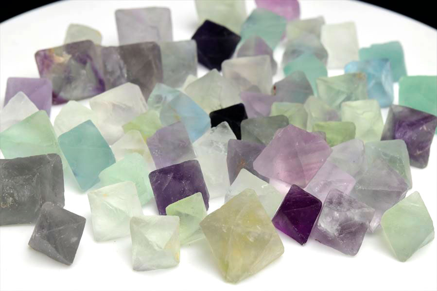 超特大108 g イリノイ産 バイカラーフローライト 蛍石 八面体 原石