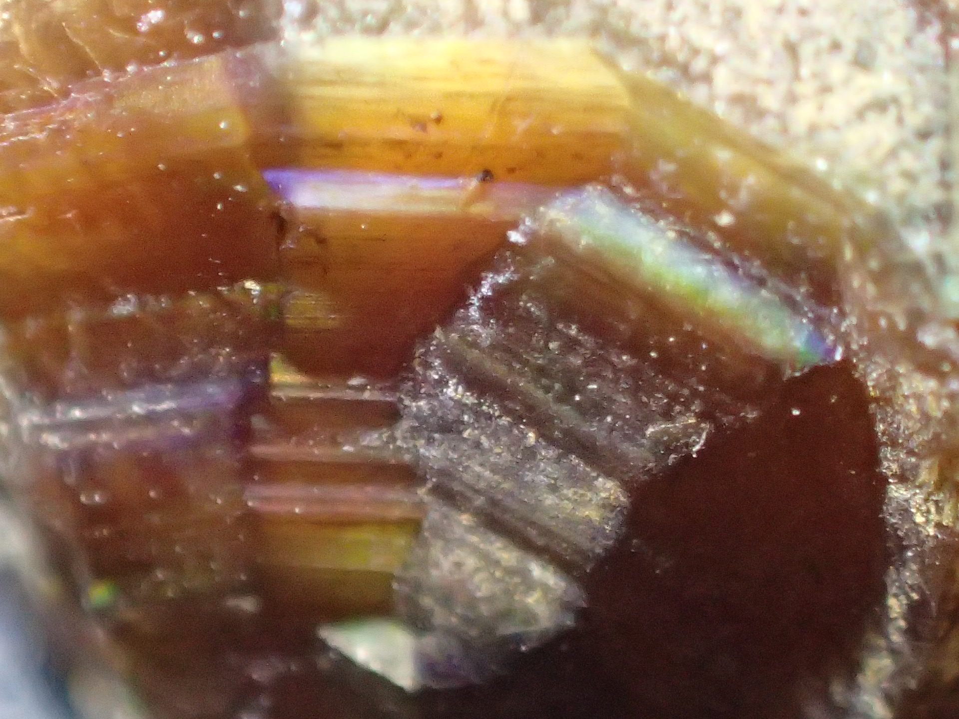 最高品質レインボーガーネット（灰鉄柘榴石・アンドラダイト） 奈良県