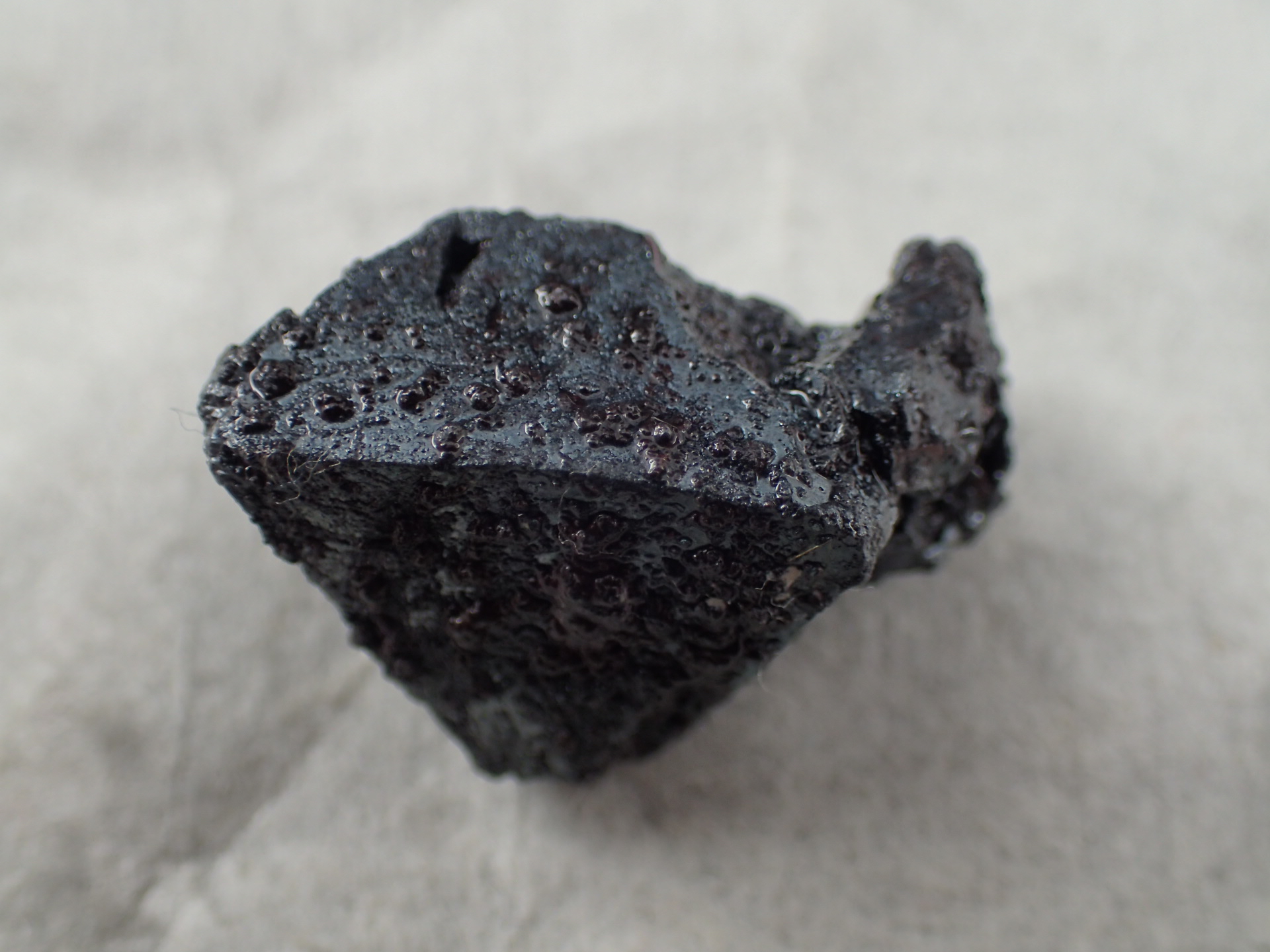 最高品質赤鉄鉱（磁鉄鉱仮晶） Payun Matru Volcano, Argentina 産