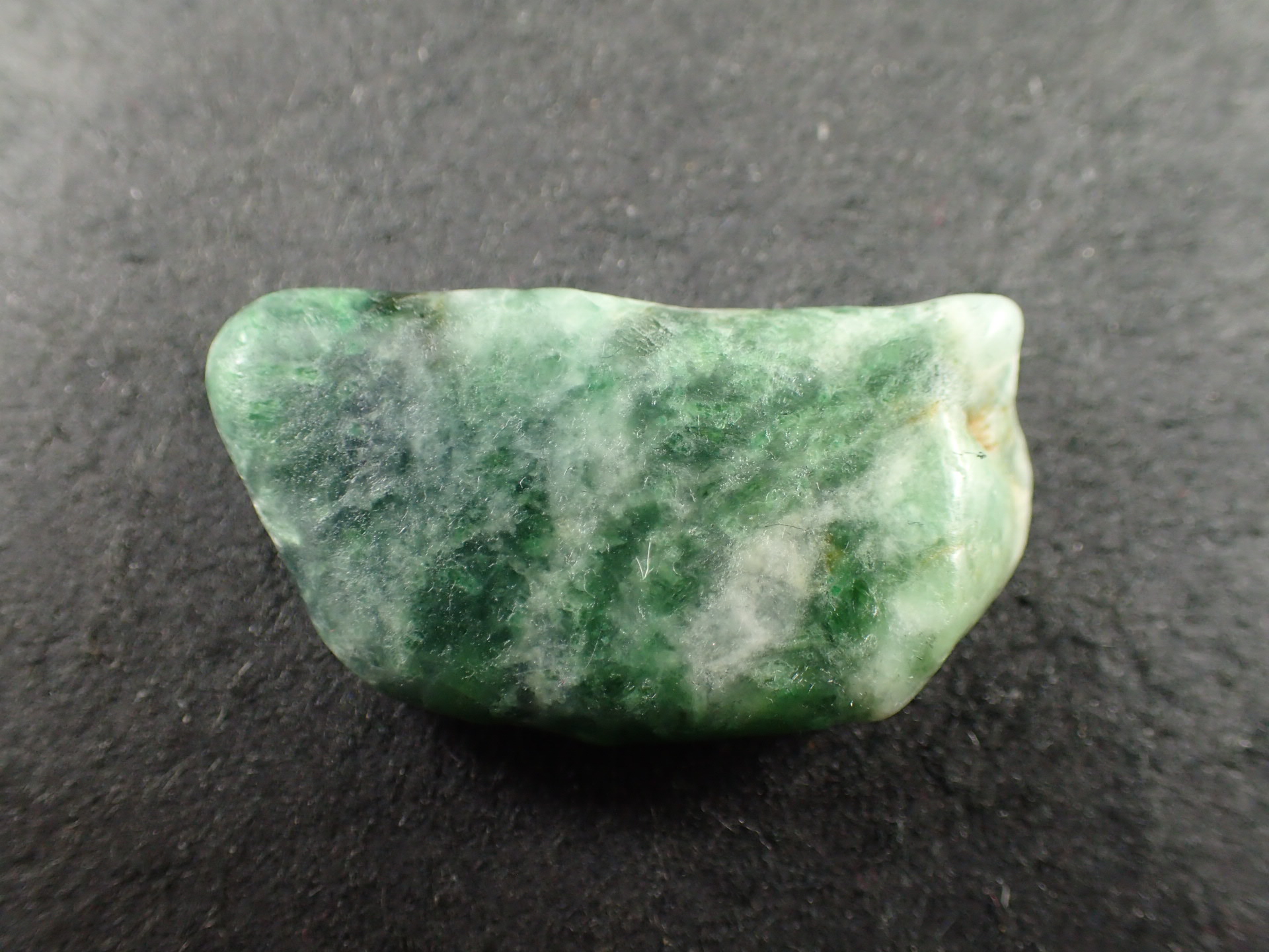 最高品質糸魚川翡翠(Itoigawa Jade) 新潟県糸魚川市産 ｜石の販売専門