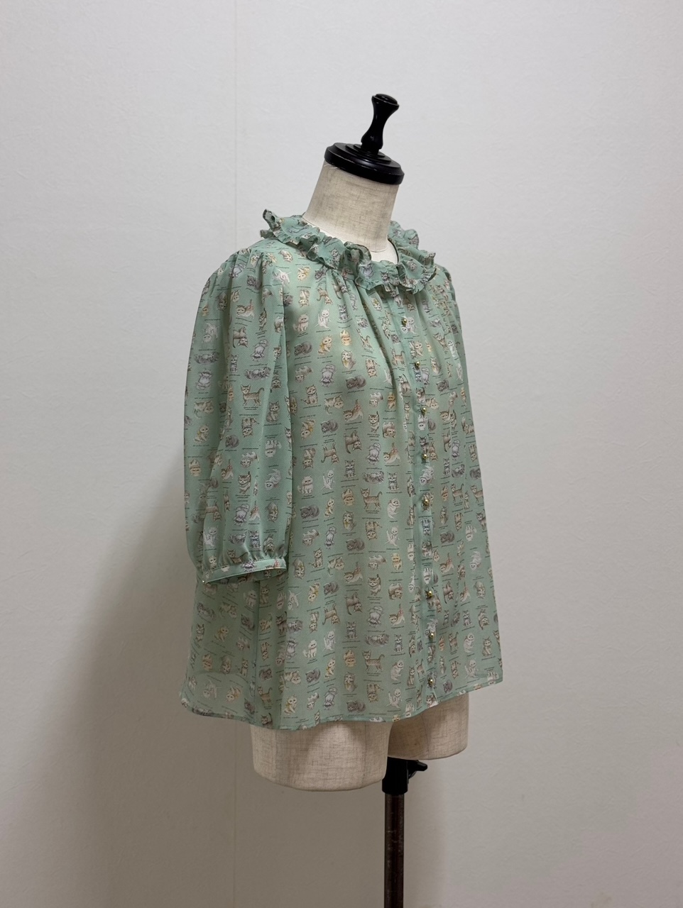 yukiemon（ユキエモン）2025こねこ図鑑ブラウス（3L）5670170 | 陽氣屋