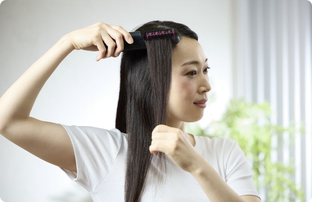 保水ヘアアイロンシリーズからコードレス×ブラシ型アイロン登場