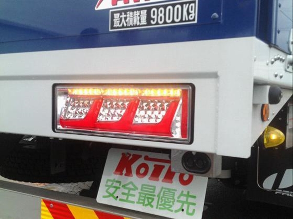 小糸 オールLEDリアコンビネーションランプ 3連レッドVer. L側 LEDRCL