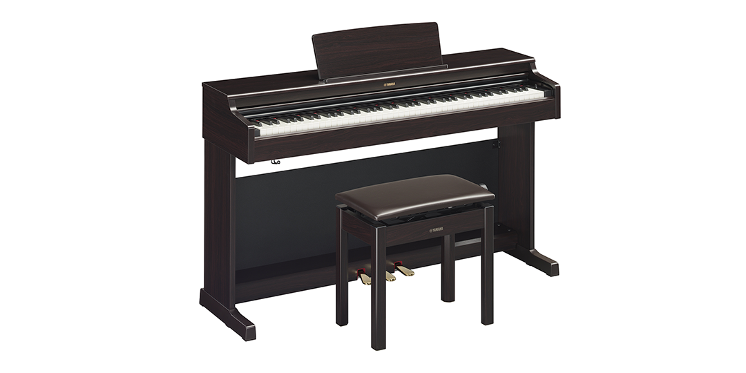 新導入の音質補正機能で耳に優しく、より快適に。ピアノメーカー