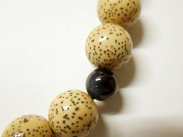 星月菩提樹大玉片手数珠二五房紺虎目石仕立 お数珠の安田念珠店へ