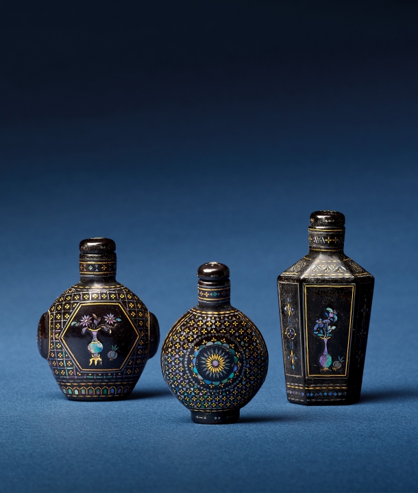 黑漆嵌螺鈿開光花卉紋鼻煙壺三件一組-宇珍國際藝術| Yu Jen Taipei掌中