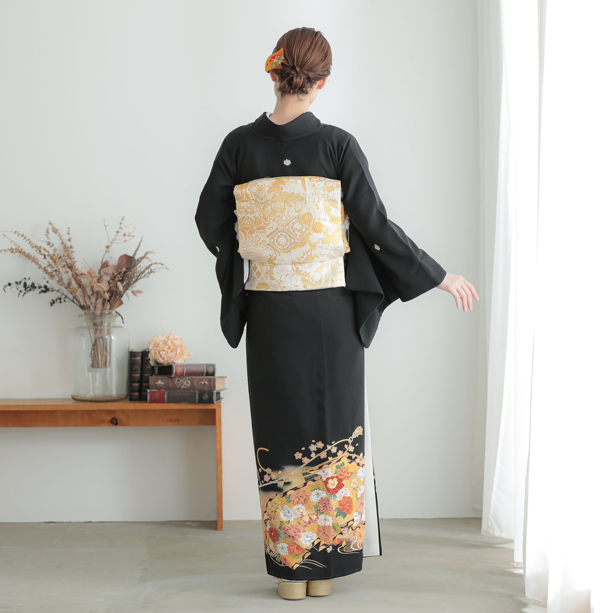 黒留袖：T342 観世水と桜に屏風と飾り紐| 黒留袖レンタル │ 京都着物