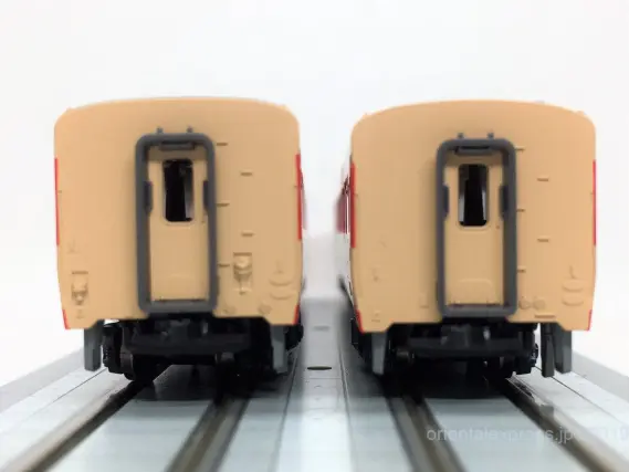 キハ58系(非冷房車) 急行「いいで」が入線しました。KATO 10-1531