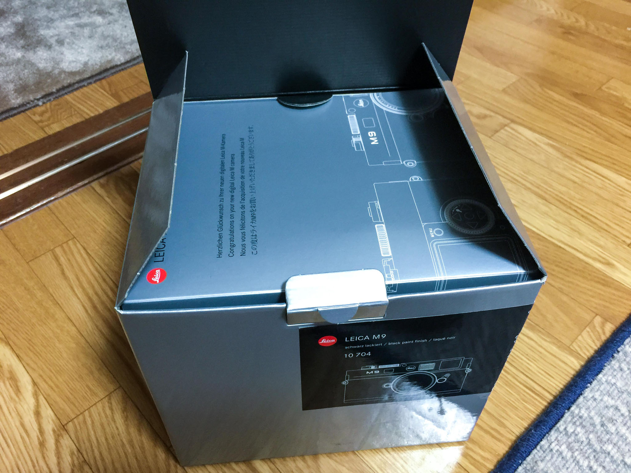 Leica M9 Black Paint 10704 開封の儀 - 晴れ時々ジャズ、雨のちカメラ