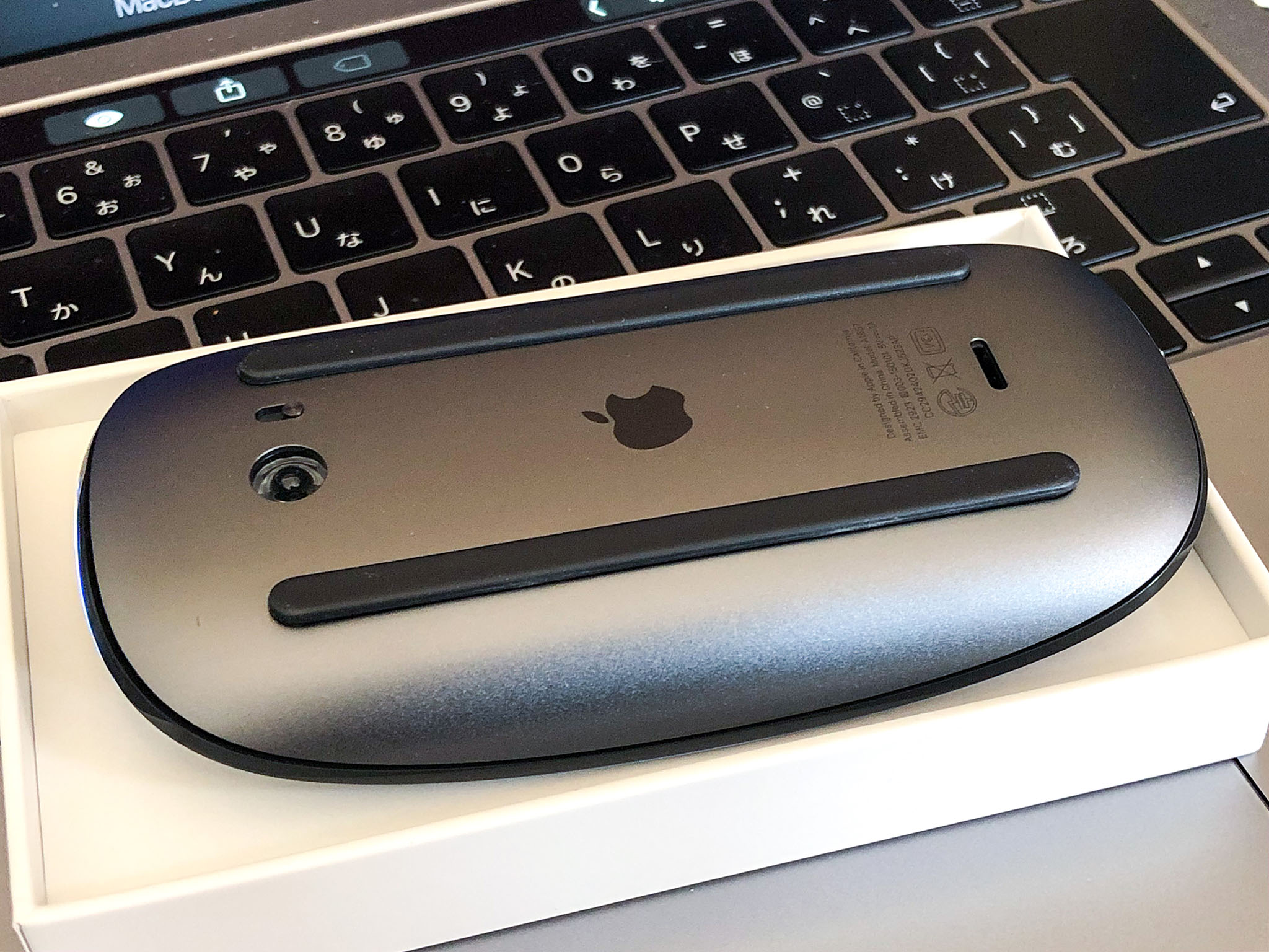 Apple Magic Mouse 2 スペースグレイ - 晴れ時々ジャズ、雨のちカメラ