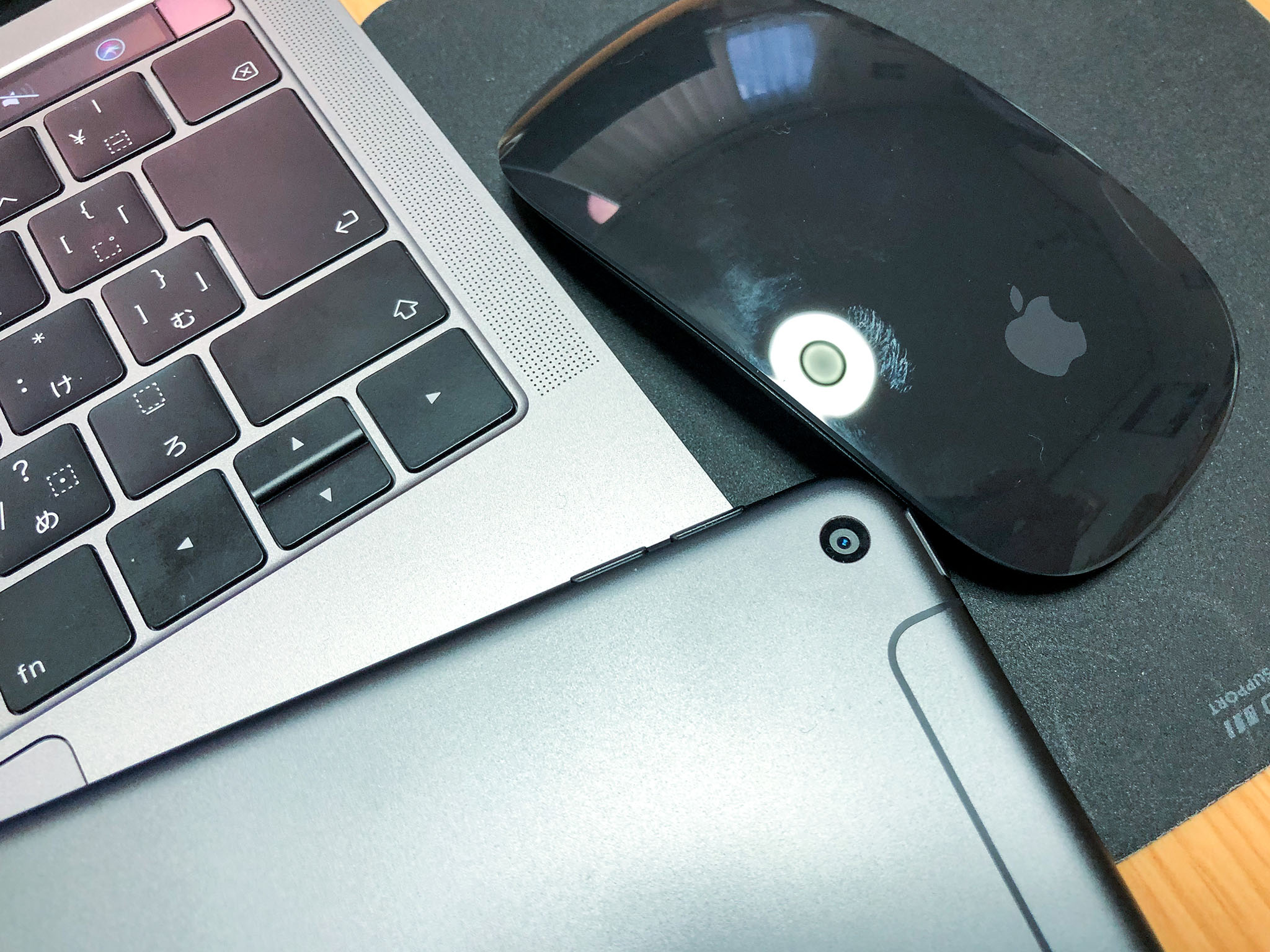 Apple Magic Mouse 2 スペースグレイ - 晴れ時々ジャズ、雨のちカメラ