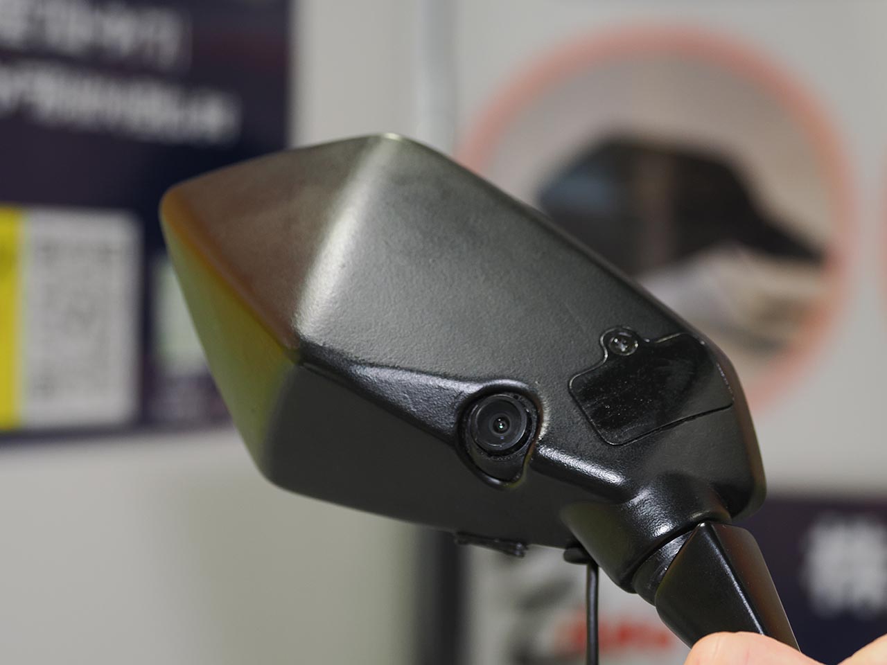 世界初の新ドラレコ】ミラー一体型前後カメラ内蔵のドライブレコーダー