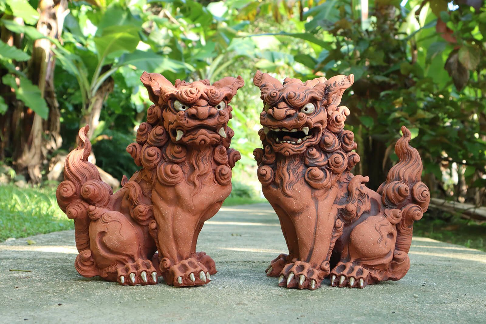 限定】手捻立シーサーペアH23赤 / 置物 / 名波均 アトリエQ | ゆいま