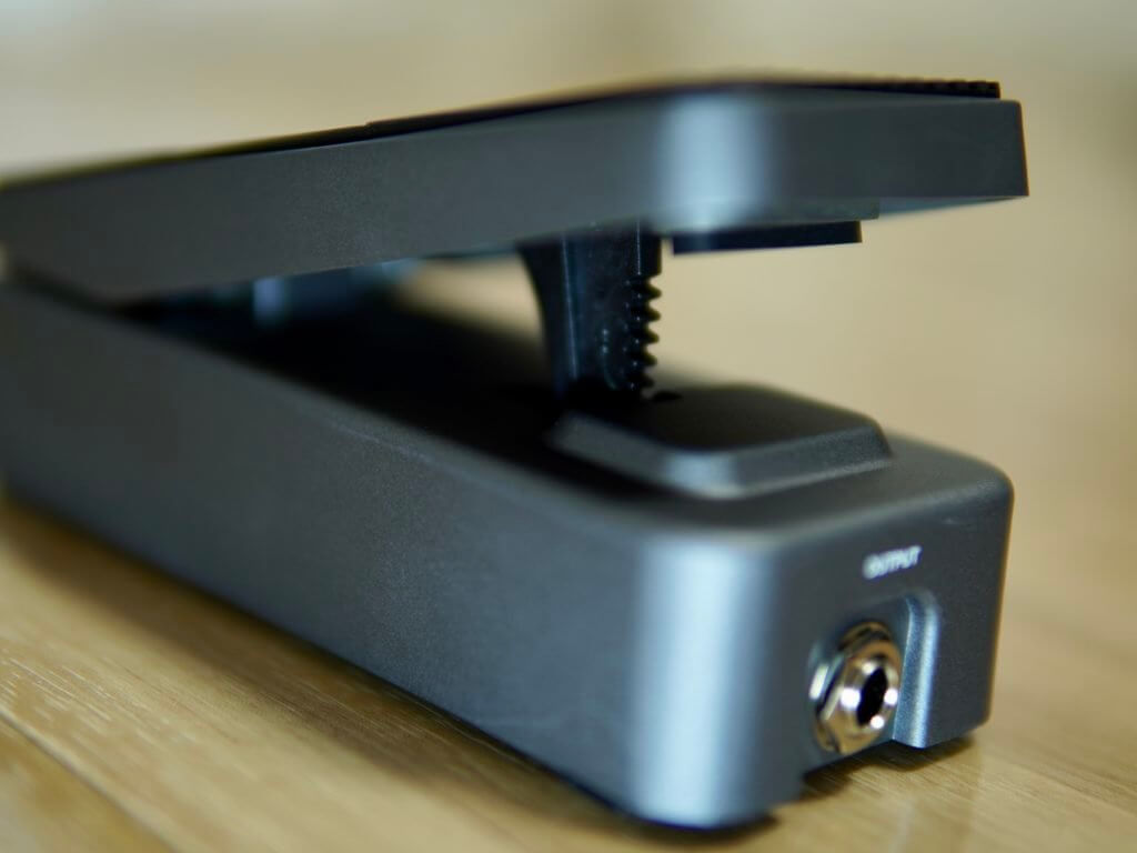 HX Stompに最適！コンパクトサイズのエクスプレッションペダル