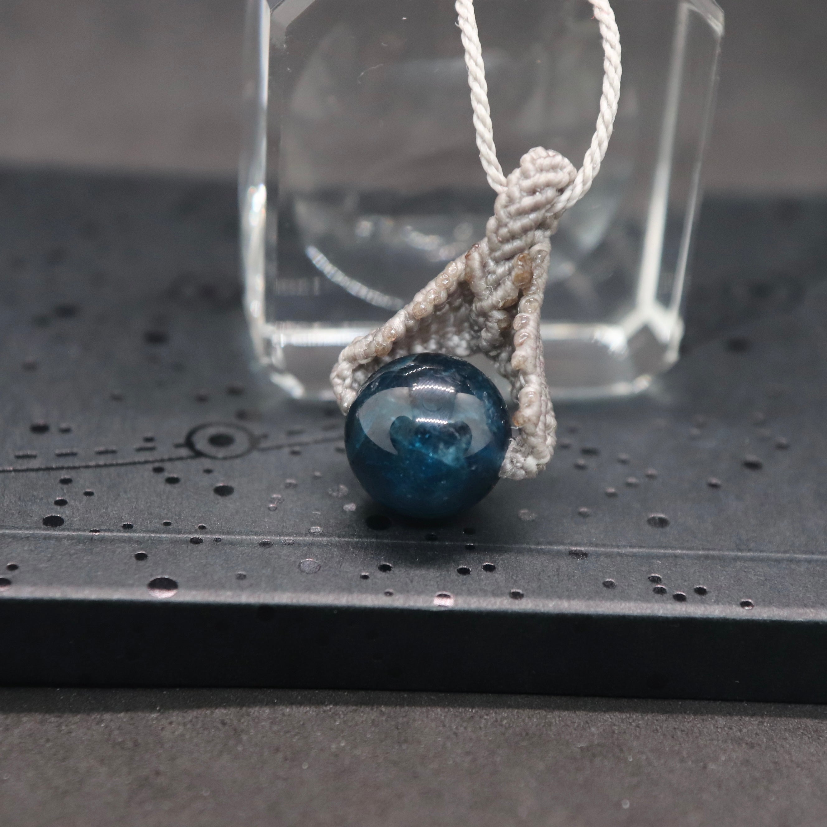ディープブルーアパタイトマクラメネックレス – 天然石屋 優月堂