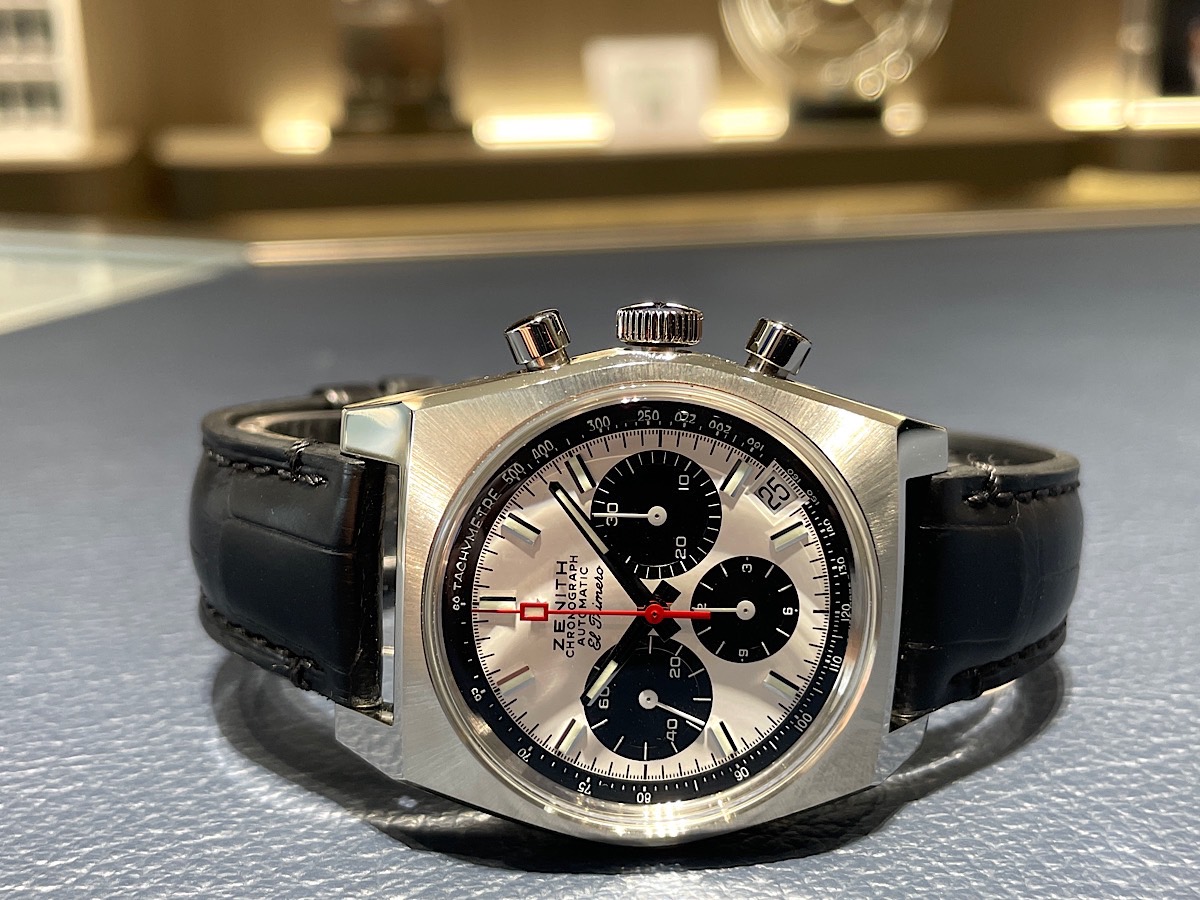 クラシカルな文字盤とブラックレザーストラップが渋い一本！ ゼニス