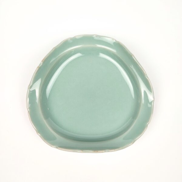 鍋島青磁三足変形皿 10枚組 – 古美術西川