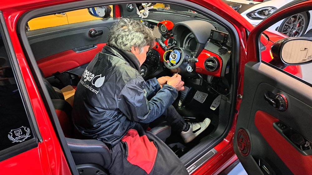 ステアリングコラムエクステンダー｜フィアット・アバルトのことなら