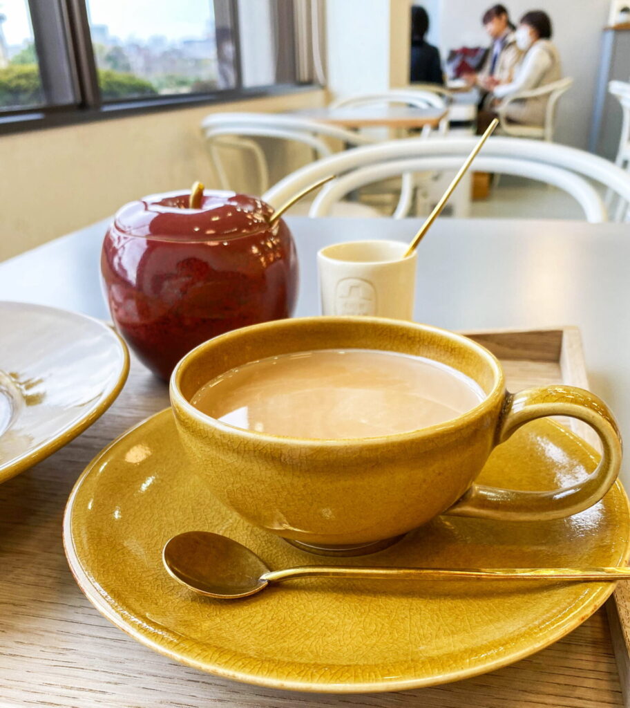 CHIN JUKAN POTTERY 喫茶室」（チンジュカンポタリー）薩摩焼の器で