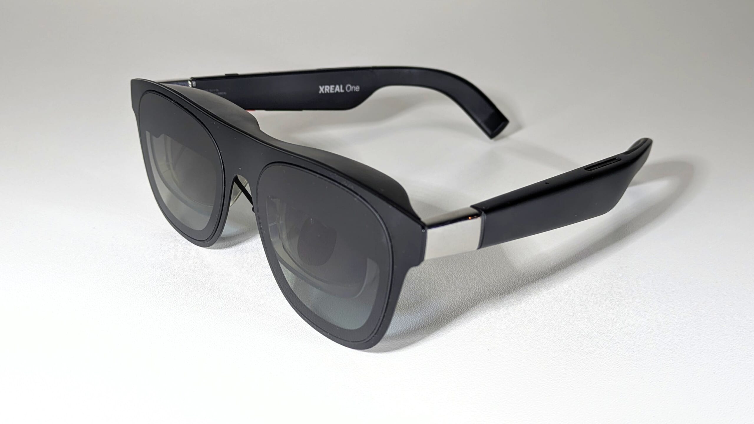 XREAL Oneレビュー！チップ搭載でここまで変わった！見え方や使い方を