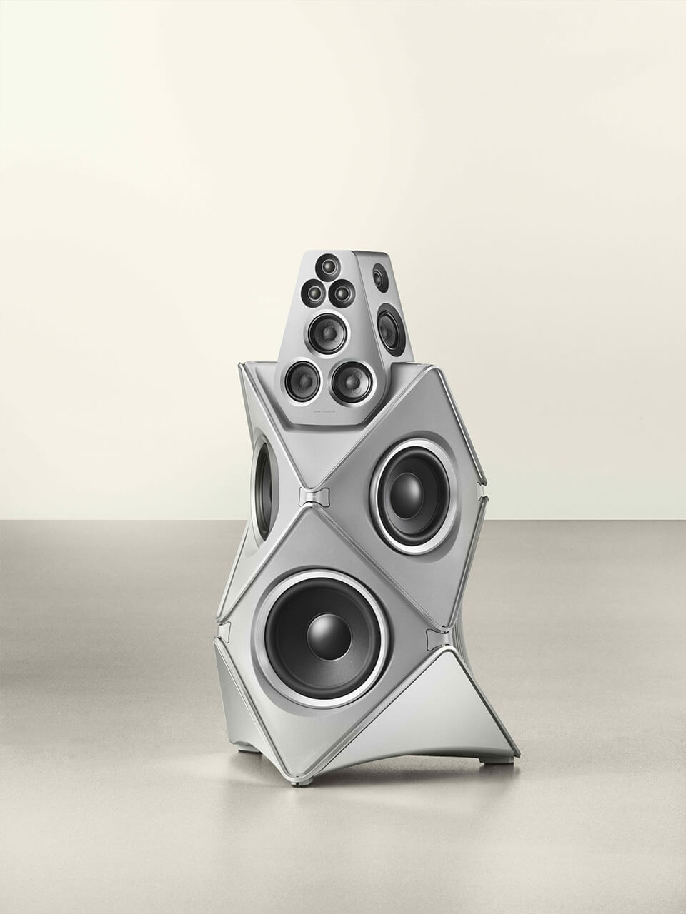 バング＆オルフセン”の「Beolab 90 Titan Edition」、より磨かれた