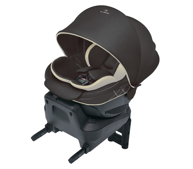 新生児からのチャイルドシート KURUTTO4 | エールベベ AILEBEBE 公式