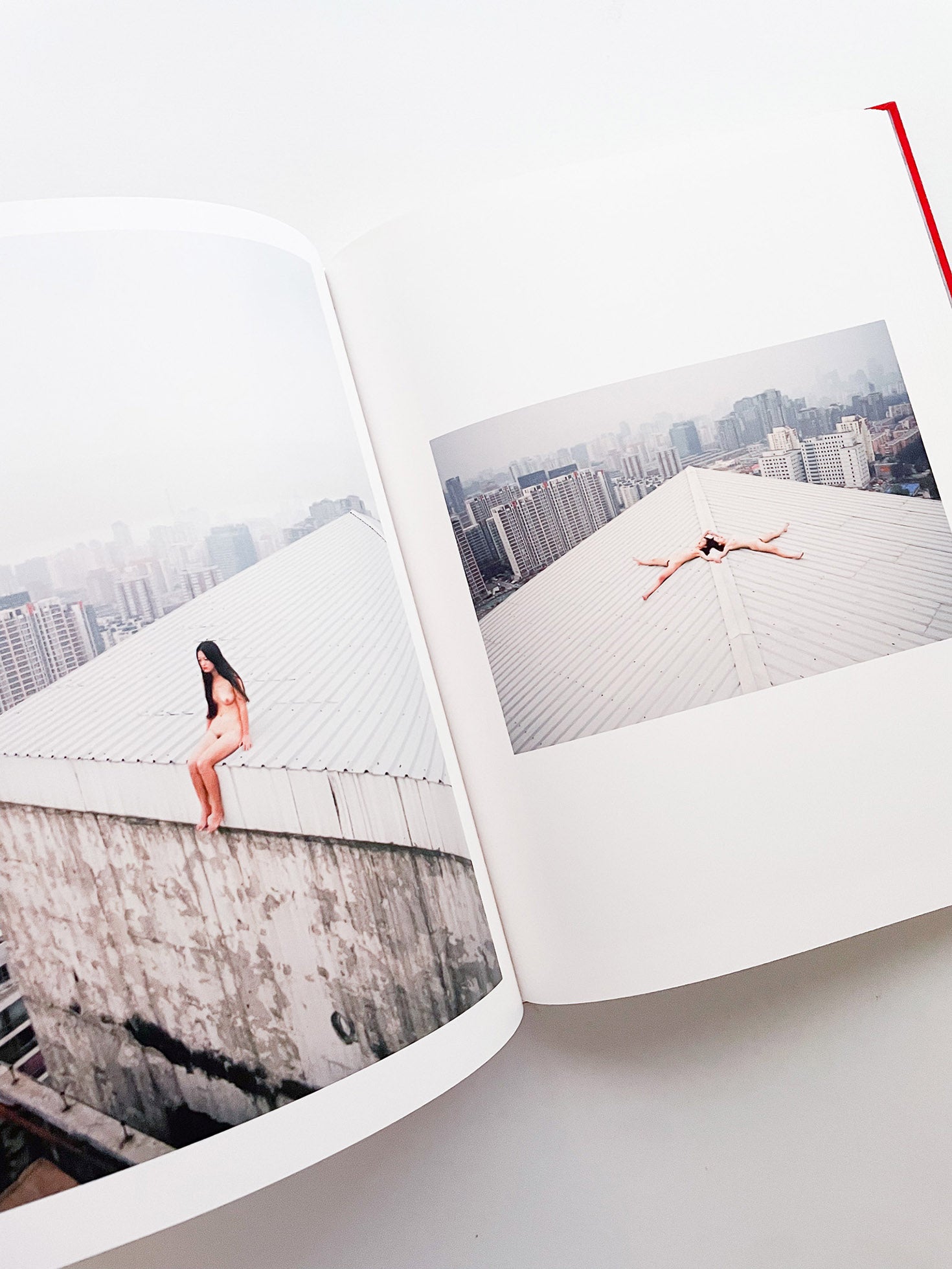 Ren Hang - 本 屋 青 旗 Ao-Hata Bookstore