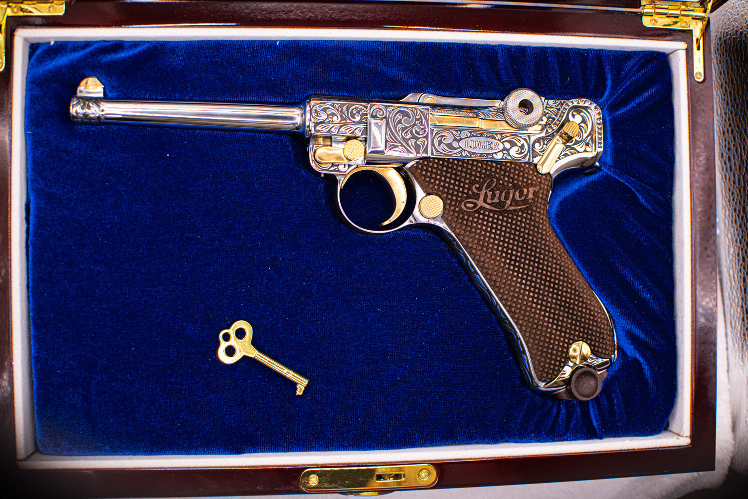 Luger P08 – American Golden Weapons Inc
