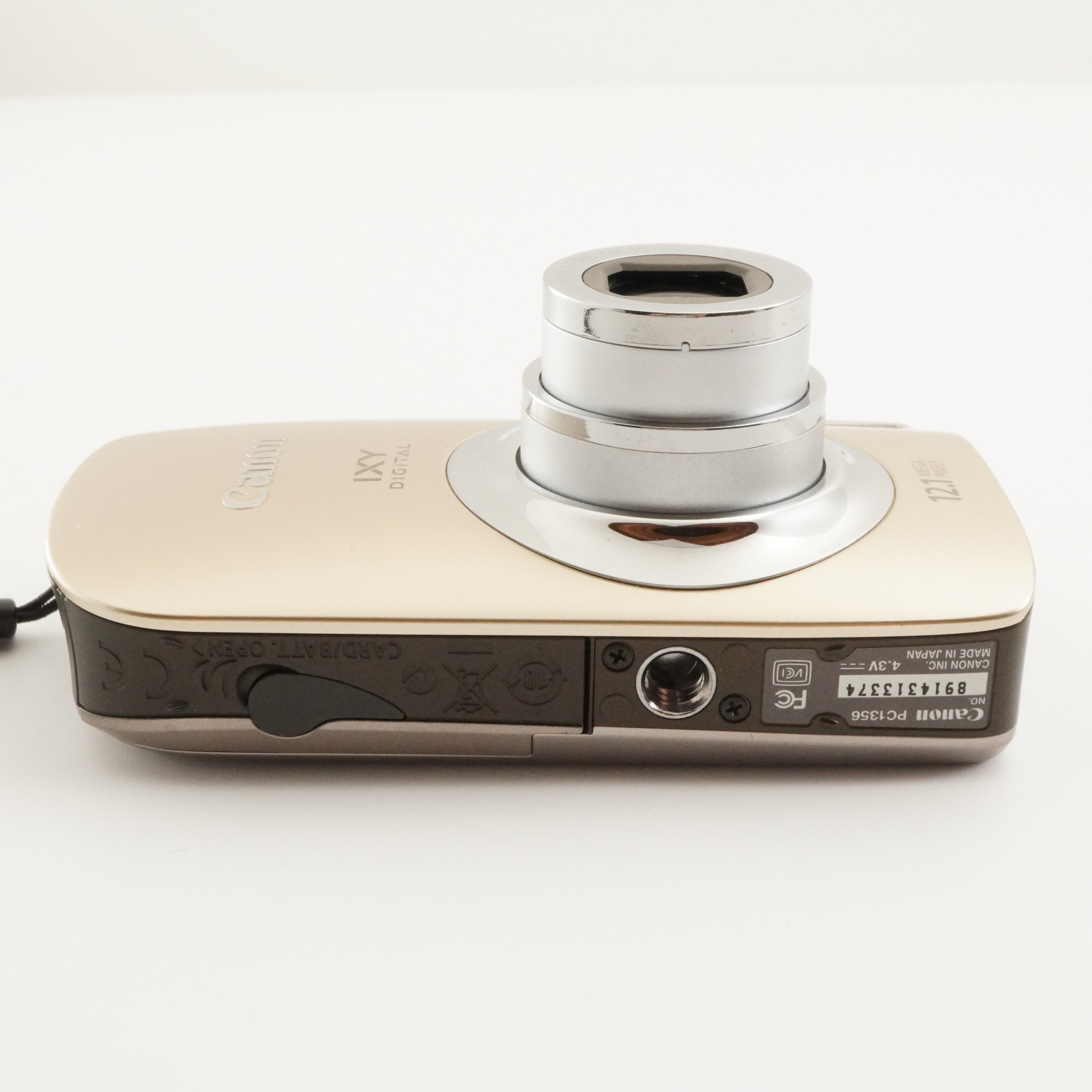 Canon IXY DIGITAL 510 IS Gold With 4GB SDHC Card Digital Camera