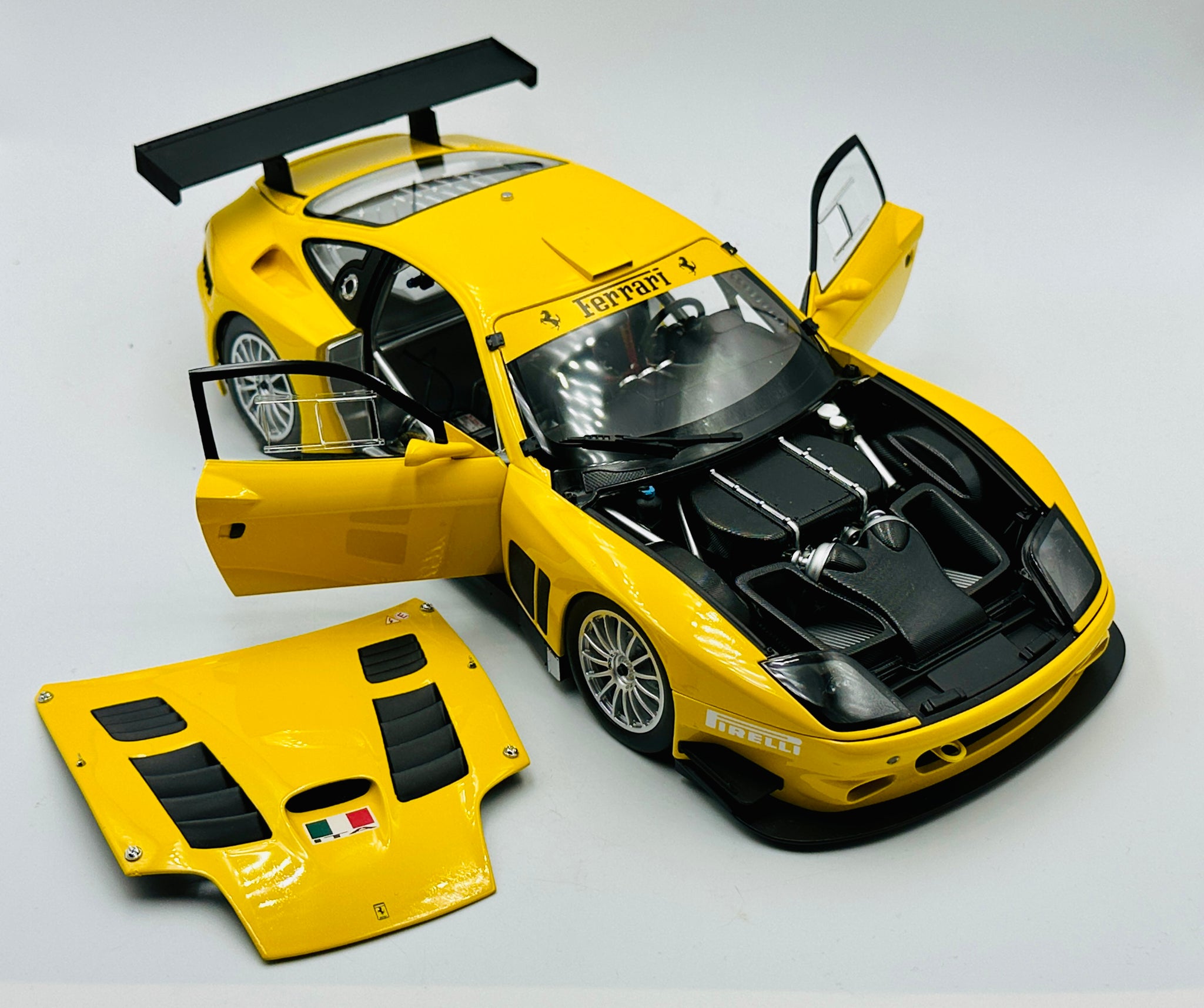 1:18 Ferrari 575 GTC Evoluzione -- Yellow -- Kyosho 08392C