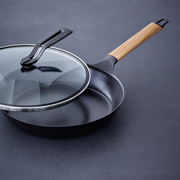 バーミキュラ / フライパン 26cm オーク / 専用フタ付きを贈るなら