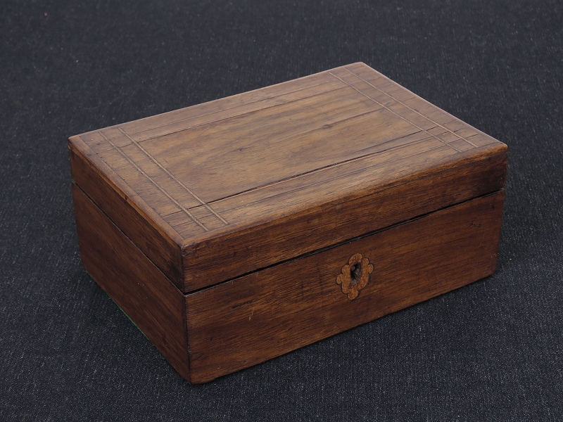 マホガニーの素朴な木箱 / フランスのアンティークボックス（6月19日