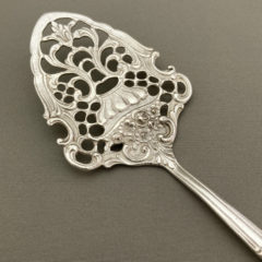 ドイツ「ヒルデスハイムローズ ケーキサーバー 長さ15.5cm