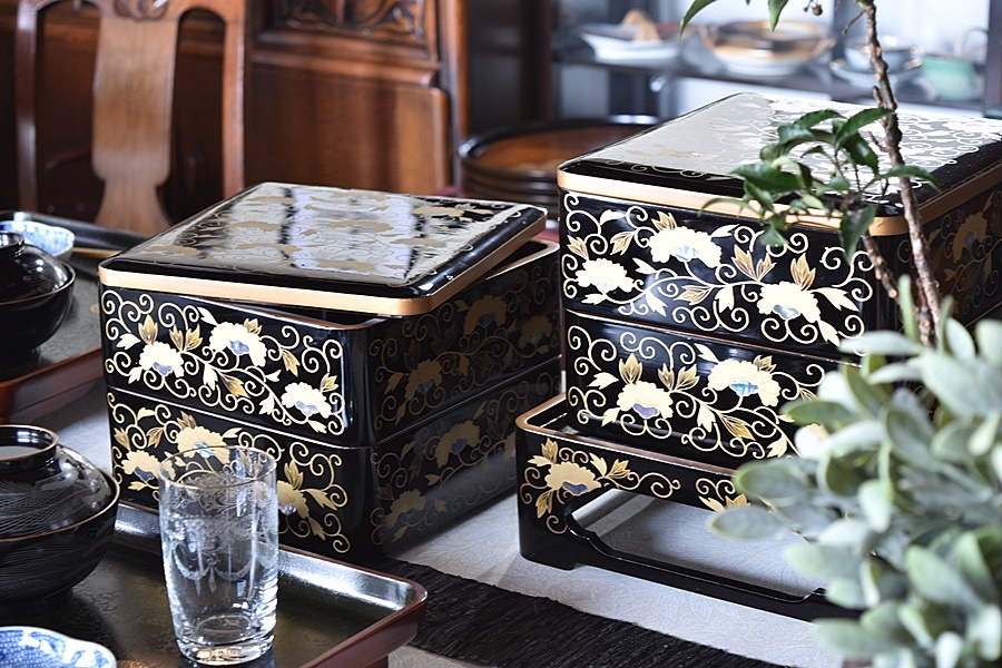 時代漆器 天然木製漆塗 螺鈿金蒔絵 花唐草総蒔絵 四段重箱 重箱台