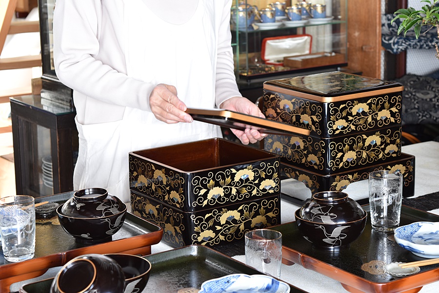 花唐草総蒔絵重箱と銀蒔絵煮物椀 - 生活骨董と古布のアンティーク