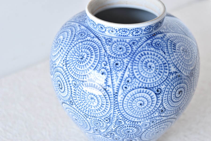 古伊万里 染付 蛸唐草 壺 - 生活骨董と古布のアンティークショップ